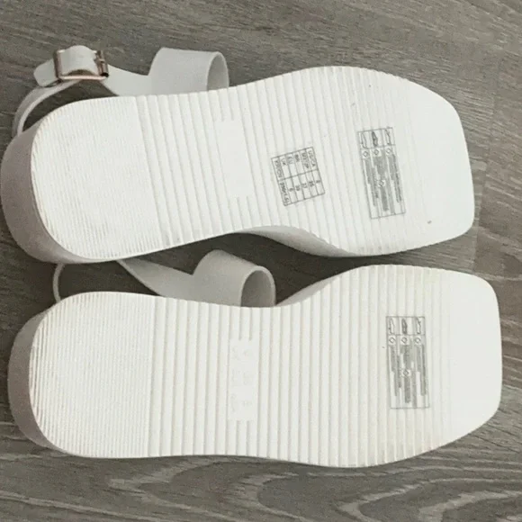 Forever 21 White Platform Shoes Minimalist Design - Picture 5 of 8